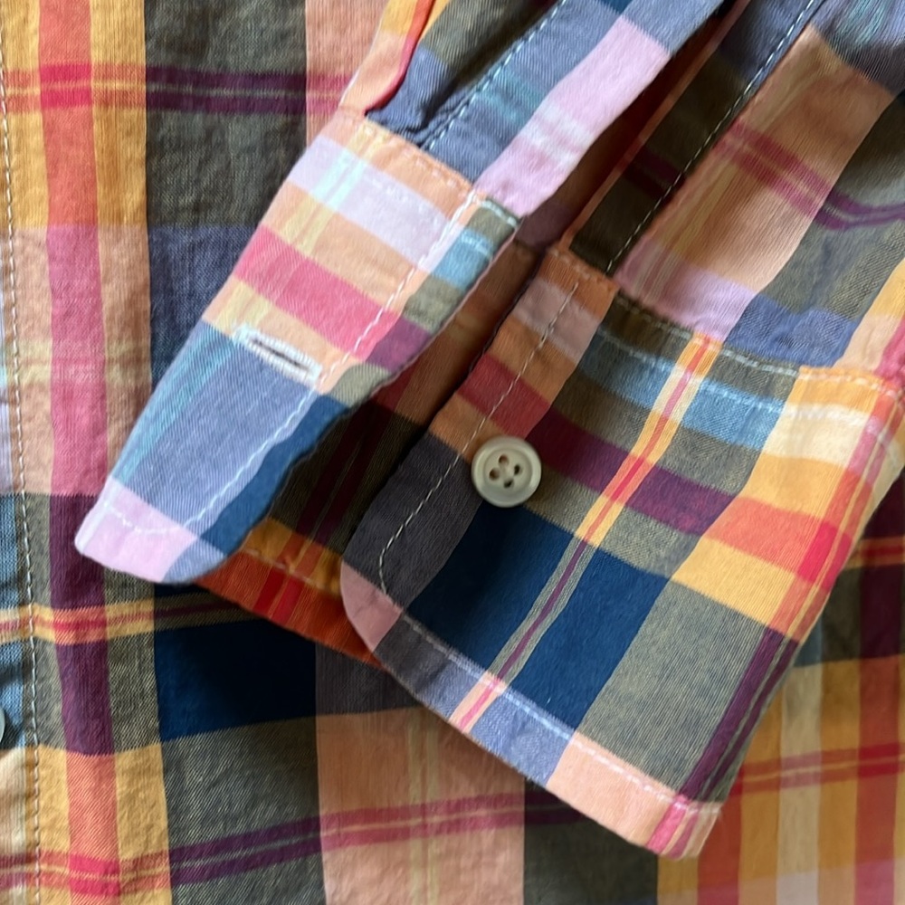 Gap women’s boyfriend fit multicolor plaid button down shirt, good condition - Picture 5 of 7